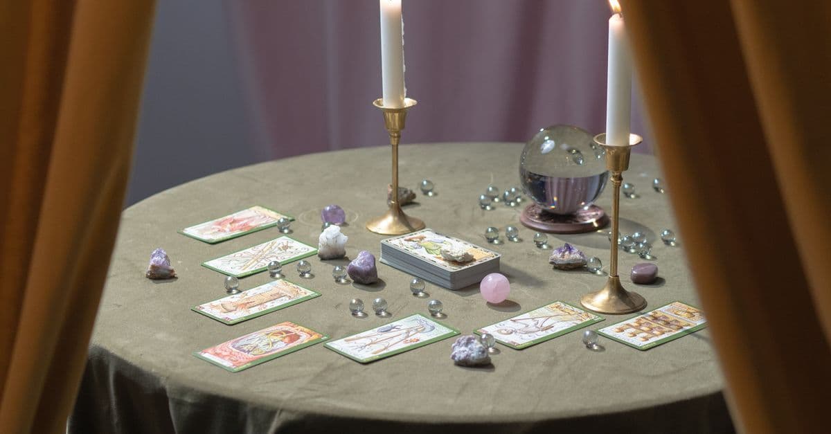 Mistik kristaller ve sakin bir astroloji köşesi