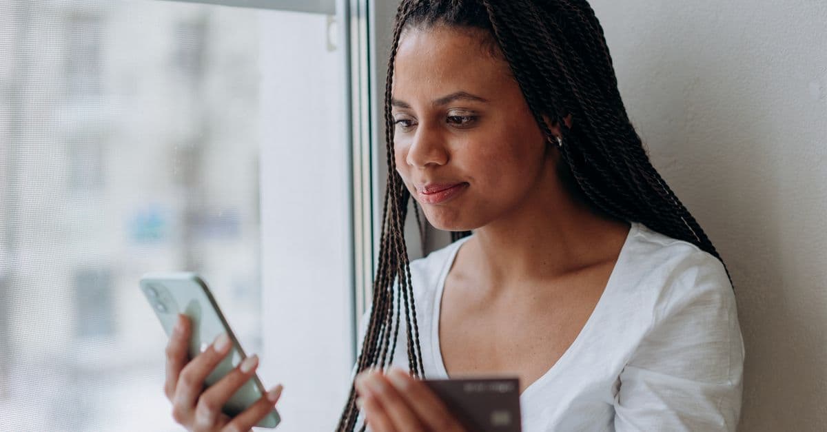 Kilit ekranında güvenlik özellikleri bulunan Android telefon
