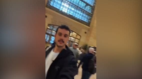Orkun Işıtmak'ın bebek müjdesini duyurduğu videodan bir kare